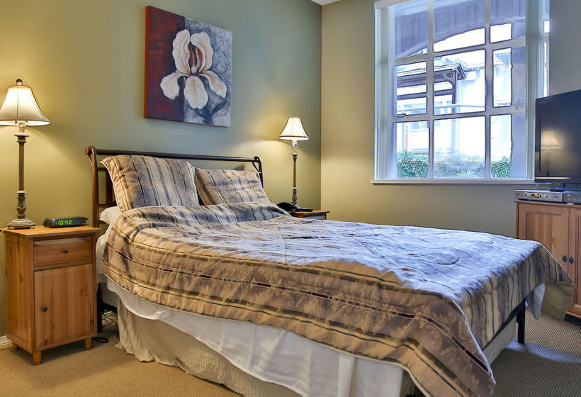 Glacier Lodge Luxury Condo | Whistler | British Columbia | Canada 10