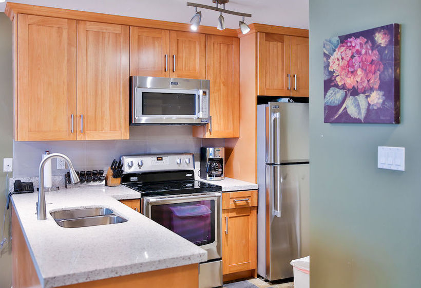 Glacier Lodge Luxury Condo | Whistler | British Columbia | Canada 11