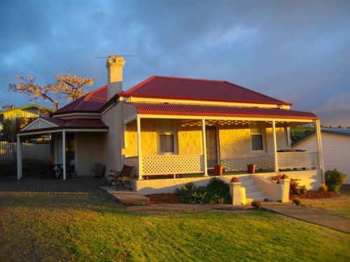 Charlie Bates Cottage | Penneshaw | South Australia | Australia 4