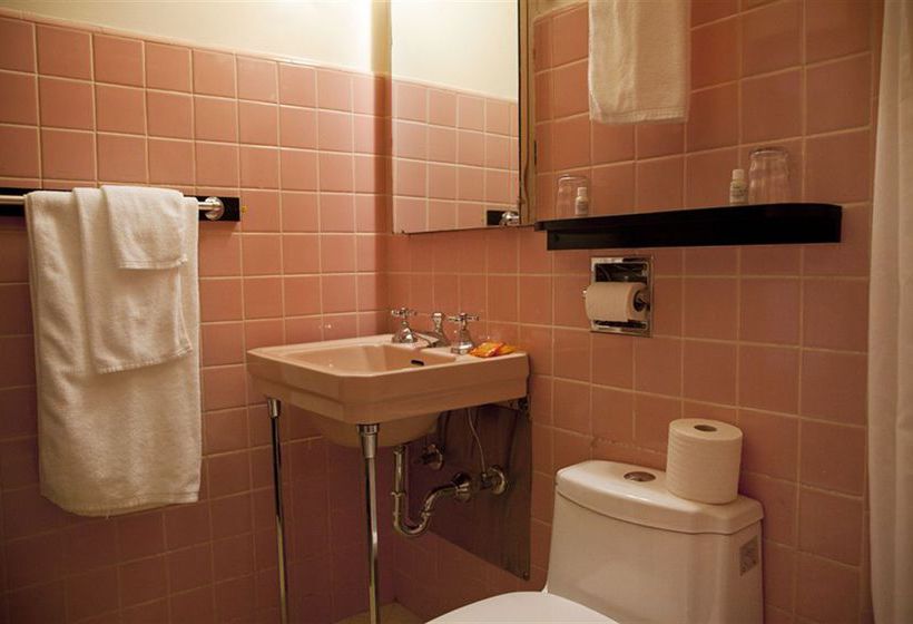 Hotel At The Waldorf Vancouver