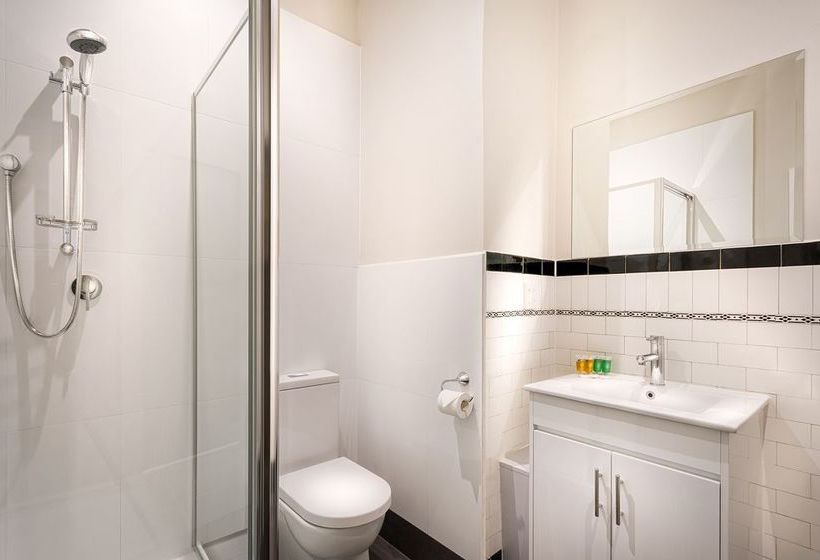 Como Court By Crest Hostel