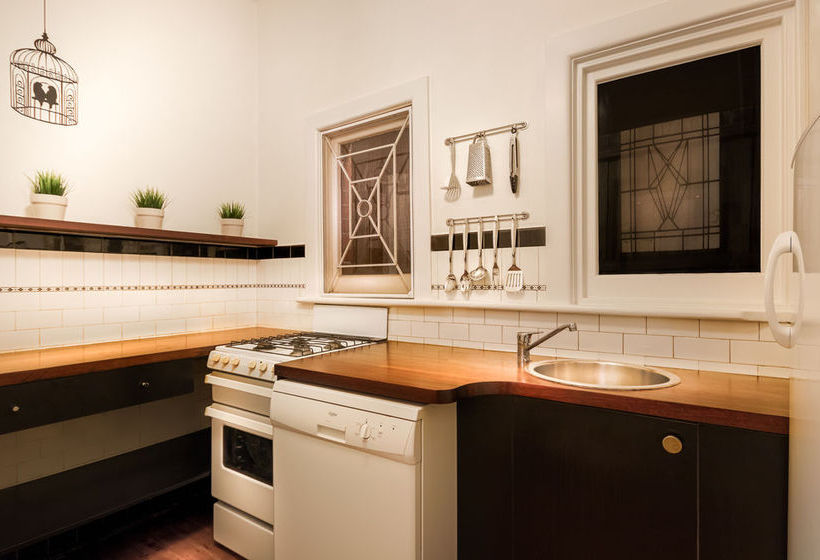 Como Court By Crest Hostel | Saint Kilda | Victoria | Australia 6