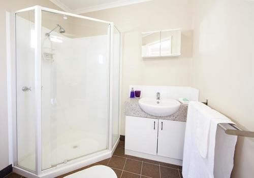 Hotel Otc Capricorn Village Newman