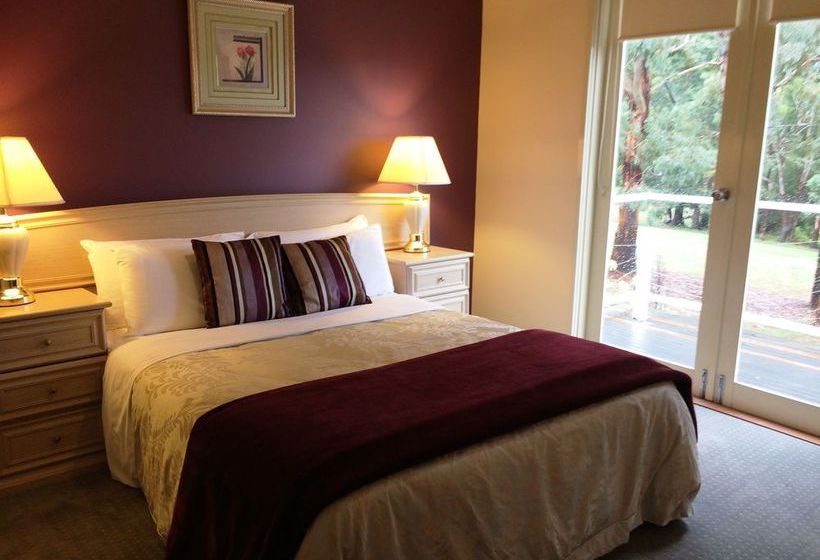 Lakeside Spa Villa Daylesford | Daylesford | Victoria | Australia 4