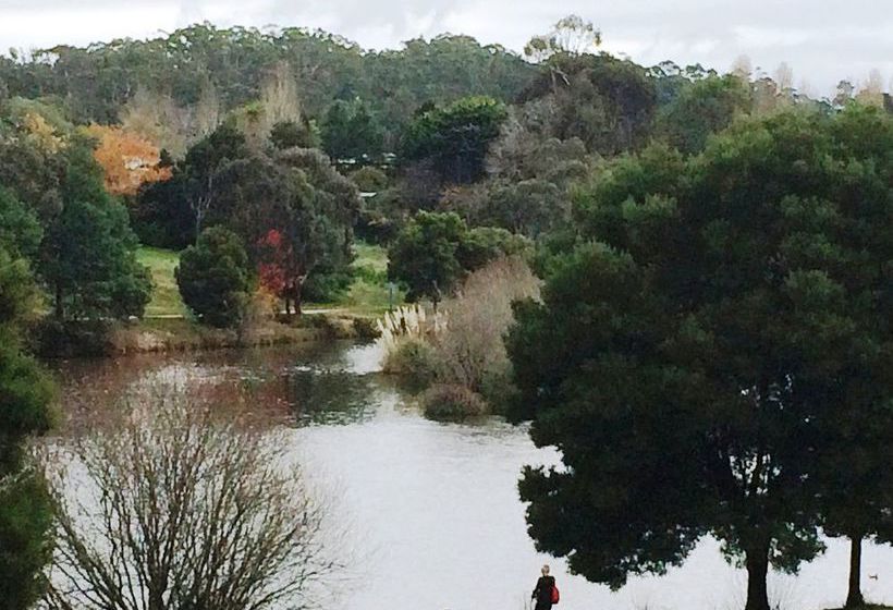 Lakeside Spa Villa Daylesford | Daylesford | Victoria | Australia 6