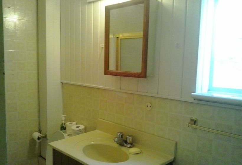 Pension Ontario Street Studio | Port Hope | Ontario | Canada 4