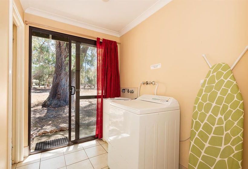 Hotel Dunsborough Rail Carriages & Farm Cottages | Quindalup | Western Australia | Australia 10