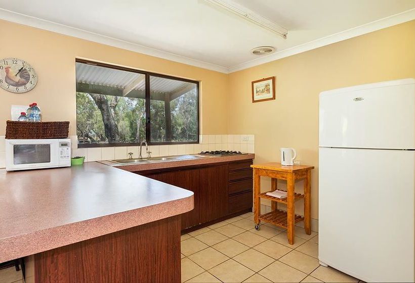 Hotel Dunsborough Rail Carriages & Farm Cottages | Quindalup | Western Australia | Australia 15