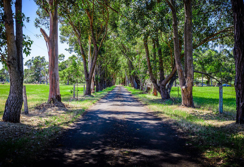 Hotel Dunsborough Rail Carriages & Farm Cottages | Quindalup | Western Australia | Australia 19