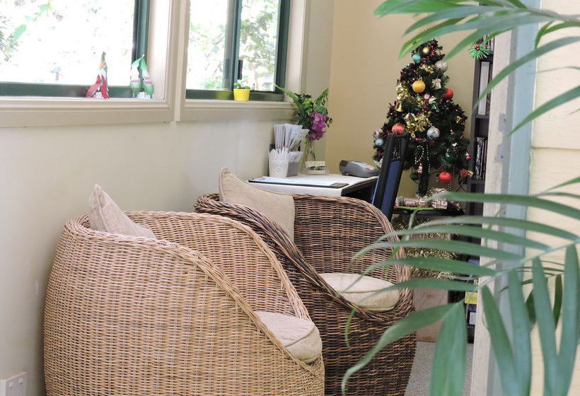 Hotel Dayboro Cottages & Llama Walks | King Scrub | Queensland | Australia 10