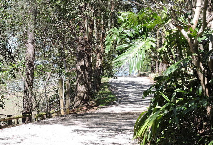 Hotel Dayboro Cottages & Llama Walks | King Scrub | Queensland | Australia 3