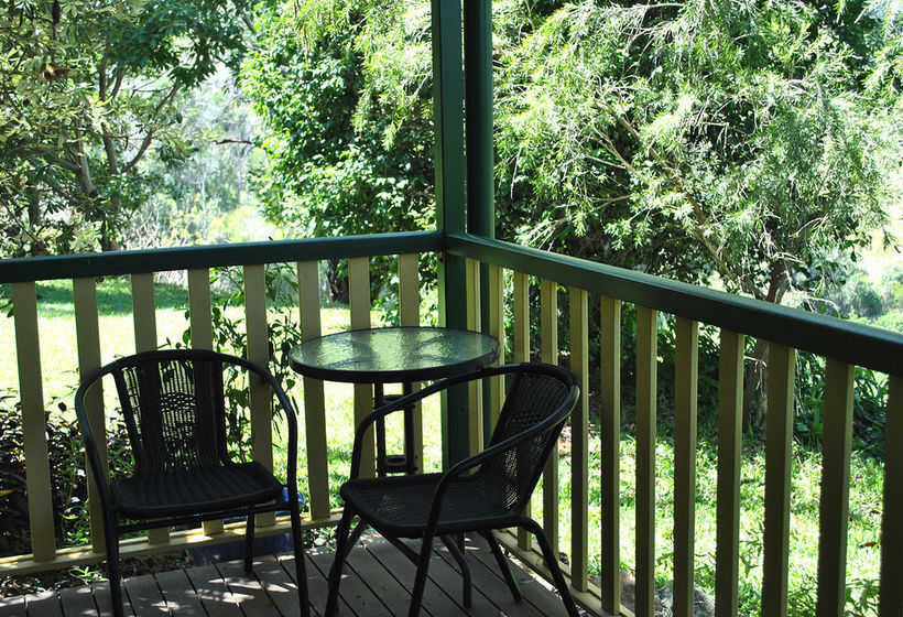 Hotel Dayboro Cottages & Llama Walks | King Scrub | Queensland | Australia 6