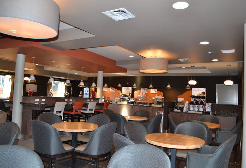 Hotel Holiday Inn Express & Suites Cold Lake | Cold Lake | Alberta | Canada 1