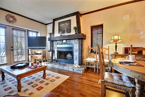 Hotel Algonquin | Mont Tremblant | Quebec | Canada 16