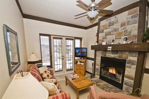 Hotel Algonquin | Mont Tremblant | Quebec | Canada 4