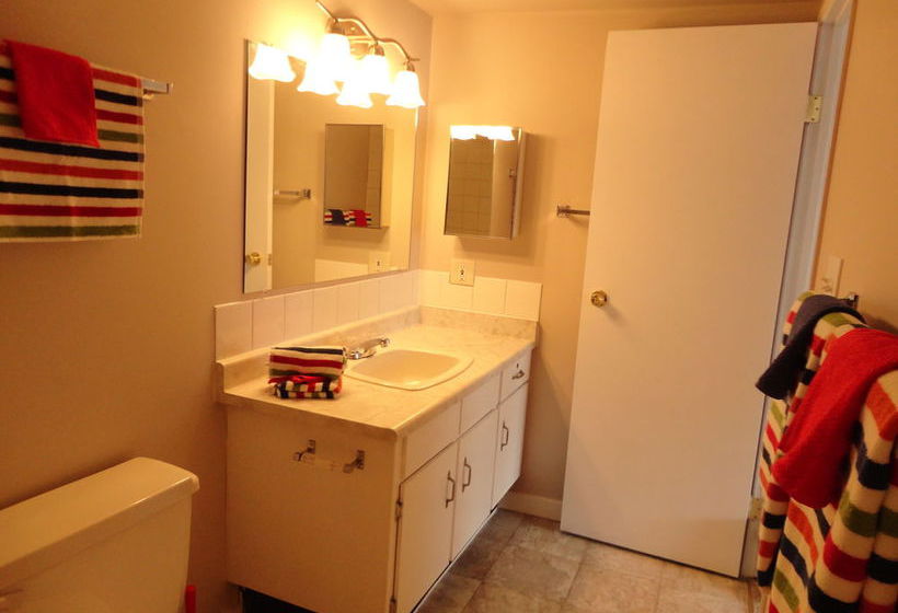 West Coast Suites By Gamalos Group Columbia Británica