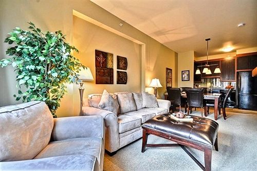 Hotel Etoile Du Matin | Mont Tremblant | Quebec | Canada 12