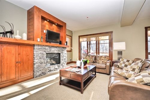 Hotel Etoile Du Matin | Mont Tremblant | Quebec | Canada 16