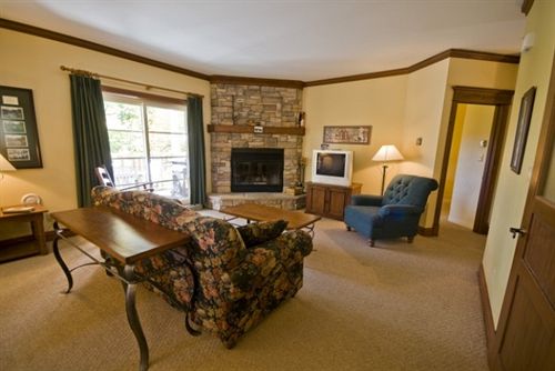 Hotel Le Plateau | Mont Tremblant | Quebec | Canada 10