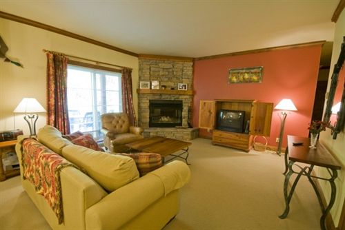 Hotel Le Plateau | Mont Tremblant | Quebec | Canada 13