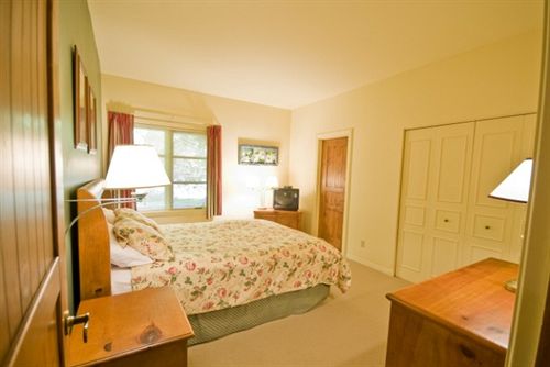 Hotel Le Plateau | Mont Tremblant | Quebec | Canada 3