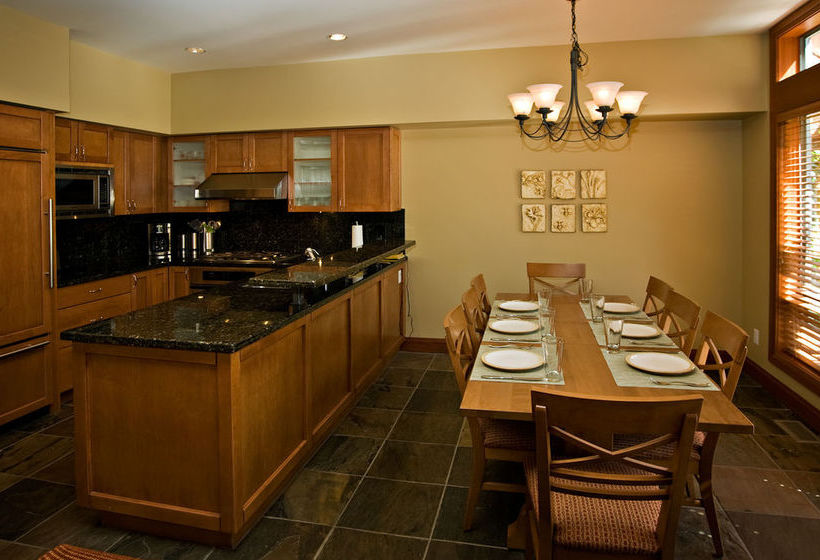 Hotel Westwind Properties At Montebello Ii | Whistler | British Columbia | Canada 4