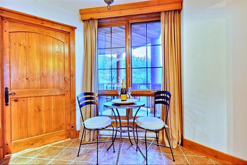 Hotel L'equinoxe | Mont Tremblant | Quebec | Canada 13