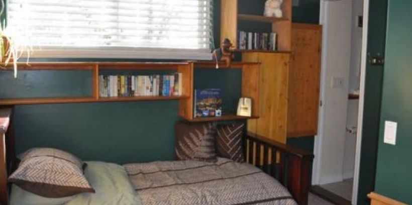 Birds Of A Feather Victoria Ocean Lagoon B&b