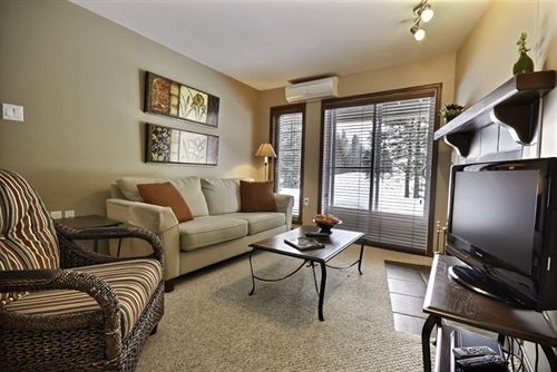 Hotel Oasis | Mont Tremblant | Quebec | Canada 17