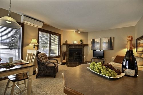 Hotel Oasis | Mont Tremblant | Quebec | Canada 9