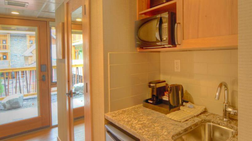 Moose Hotel & Suites | Banff | Alberta | Canada 10