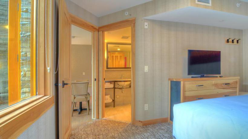 Moose Hotel & Suites | Banff | Alberta | Canada 11