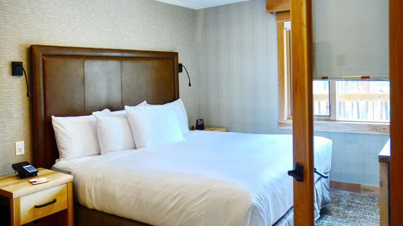 Moose Hotel & Suites | Banff | Alberta | Canada 8