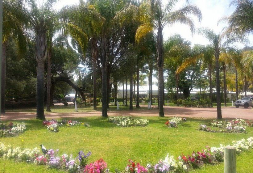 Hotel Swan Valley Oasis Resort | Henley Brook | Western Australia | Australia 5