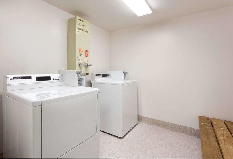 Hotel Super 8 Winnipeg West | Winnipeg | Manitoba | Canada 14