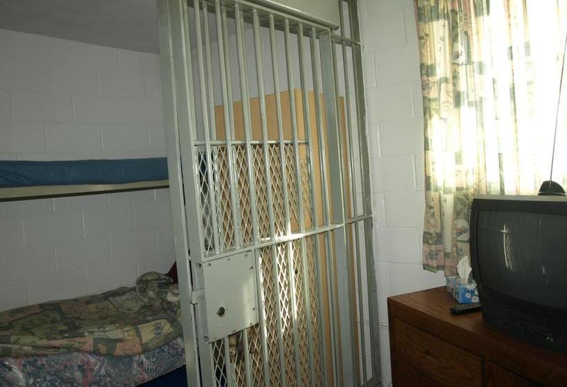 Hotel Jailhouse Bed & Breakfast | Valemount | British Columbia | Canada 11