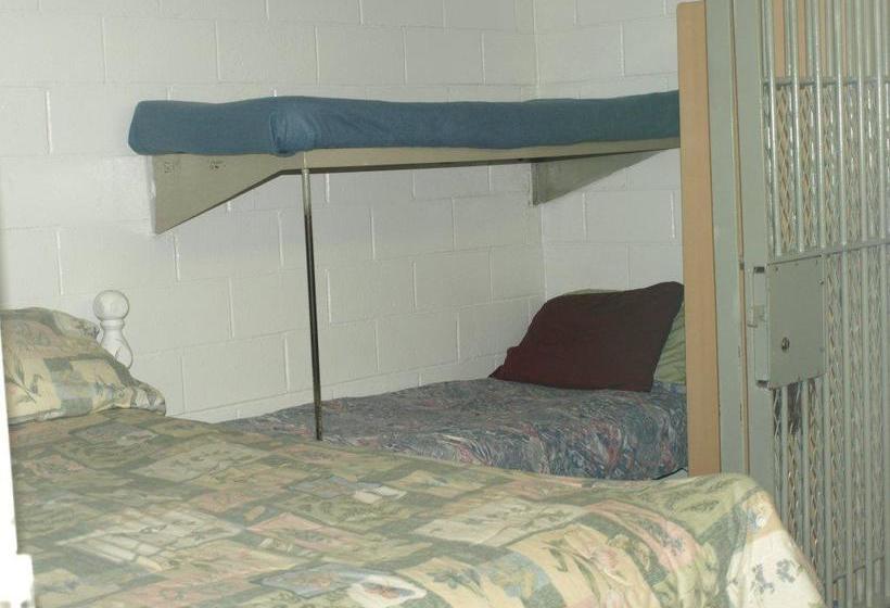 Hotel Jailhouse Bed & Breakfast | Valemount | British Columbia | Canada 4