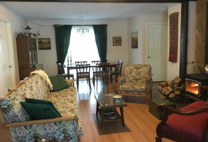 Hotel Rose Cottage Bed & Breakfast | Valemount | British Columbia | Canada 10