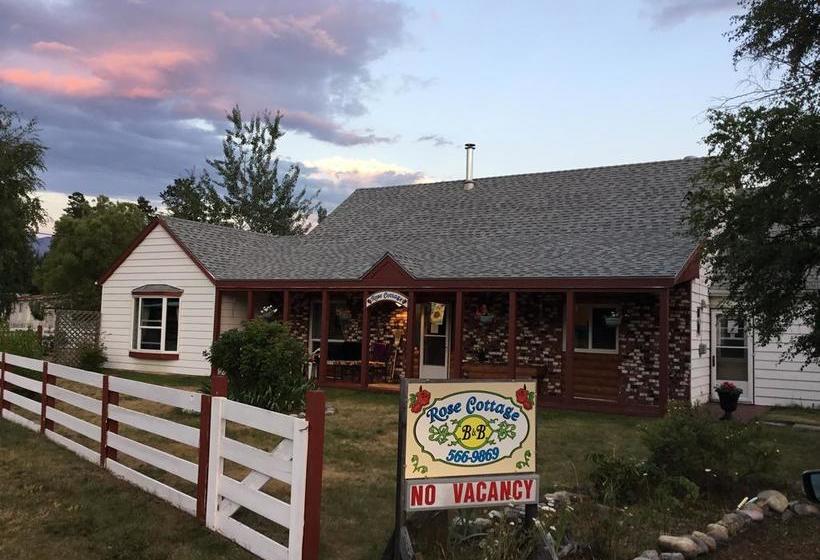 Hotel Rose Cottage Bed & Breakfast | Valemount | British Columbia | Canada 13