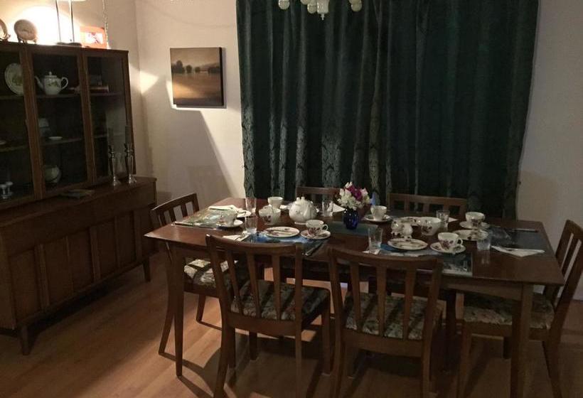 Hotel Rose Cottage Bed & Breakfast | Valemount | British Columbia | Canada 17