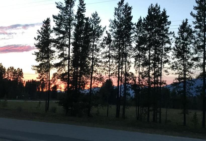 Hotel Rose Cottage Bed & Breakfast | Valemount | British Columbia | Canada 18