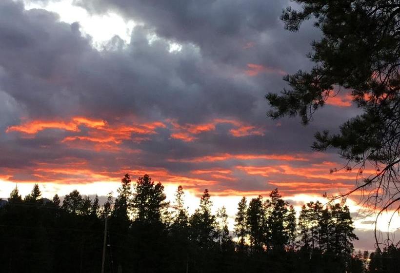 Hotel Rose Cottage Bed & Breakfast | Valemount | British Columbia | Canada 20