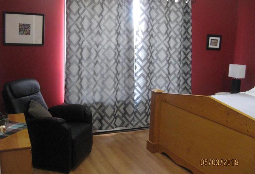 Hotel Rose Cottage Bed & Breakfast | Valemount | British Columbia | Canada 5