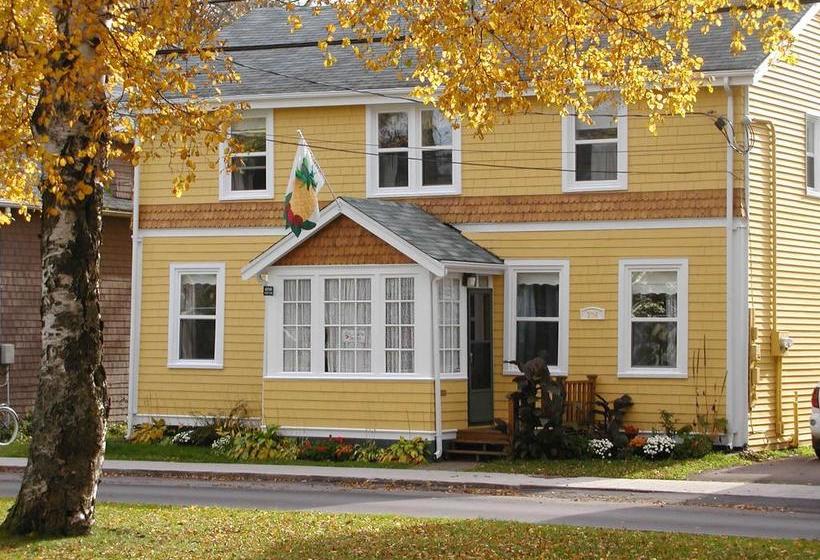 Hotel Aloha Tourist Home | Charlottetown | Prince Edward Island | Canada 5