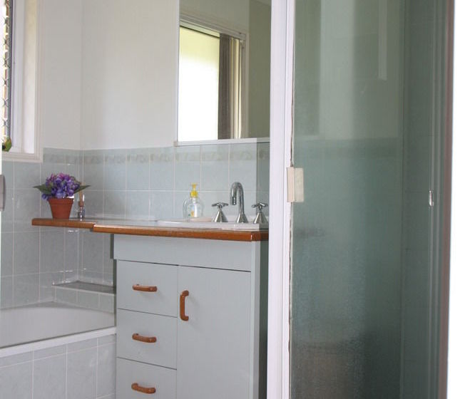 Bottlebrush B&b | Tinana | Queensland | Australia 11