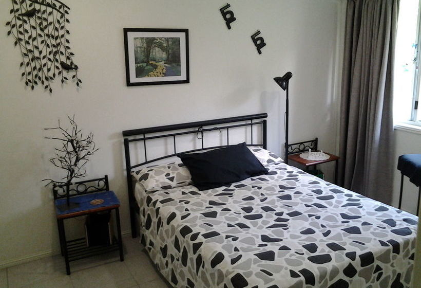 Bottlebrush B&b | Tinana | Queensland | Australia 4