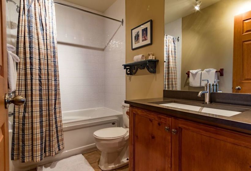 Les Hauts Bois | Mont Tremblant | Quebec | Canada 14