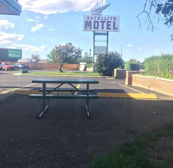 Satellite Motel | Medicine Hat | Alberta | Canada 12
