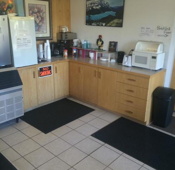 Satellite Motel | Medicine Hat | Alberta | Canada 13