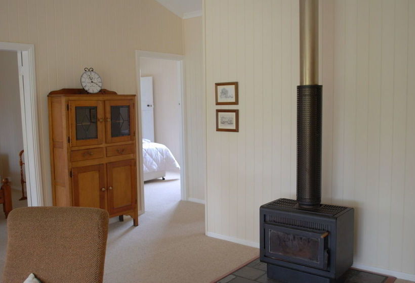 Twisted Gum Cottage | Ballandean | Queensland | Australia 5